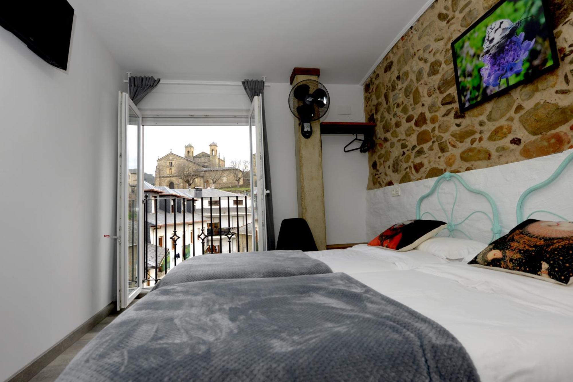 Hostel El Campano Villafranca Del Bierzo Esterno foto